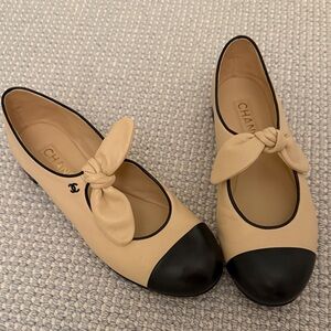 CHANEL Two-Tone Beige and Black Flats